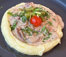Бефстроганов с картофельным пюре