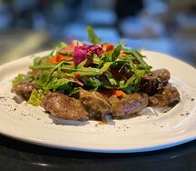 Теплый салат с куриной печенью