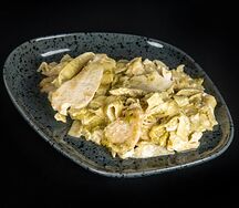 Паста с курицей под соусом песто