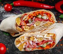 Шаурма с картофелем фри и курицей