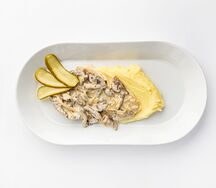 Бефстроганов с картофельным пюре
