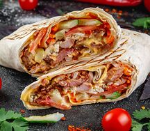 Мини-шаурма с курицей и тайским соусом