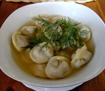 Пельмени в бульоне