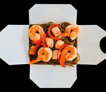 Вок с морепродуктами и лапшой соба