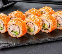 Калифорния с крабовым миксом в икре