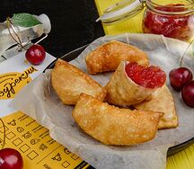 ЧебурекМи с клубничным джемом