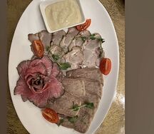 Мясные деликатесы