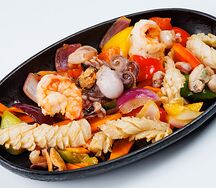 Морепродукты (вок со сладким перцем, луком и морковью)