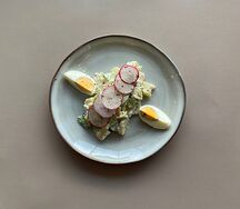 Овощной салат с картофелем и сметаной