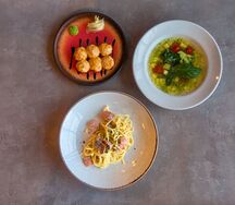 Суп, роллы и горячее