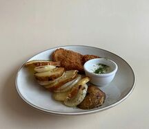 Шницель с запеченным картофелем