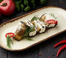 Рулетики из баклажанов с творожным сыром и черным чесноком