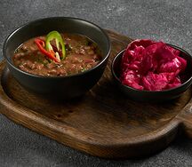 Лобио из красной фасоли с гурийской капустой