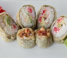 Ролл жареный с крабом и авокадо
