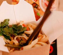 Wok Морской коктейль в сливочном соусе