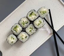 Ролл с сыром и огурцом