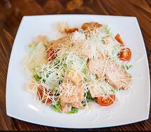 Салат Цезарь с курицей