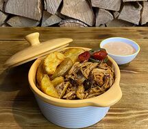 Ланч с рваной свининой и картофельными дольками (остро)