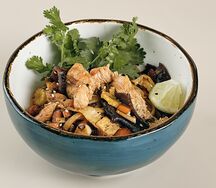 Вок с лапшой и курицей