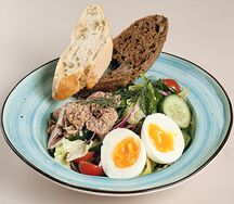 Салат с тунцом