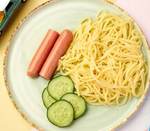 Сосиска отварная с огурцом и тальолини