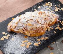 Миндальный круассан