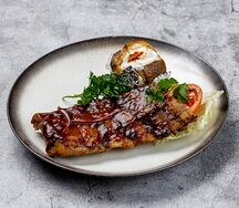 Томленые свиные ребра BBQ