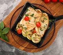 Кальмары с печеными овощами
