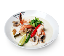 Tom Kha с королевскими креветками с доброй порцией пропаренного риса
