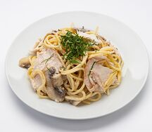 Паста с курицей и грибами