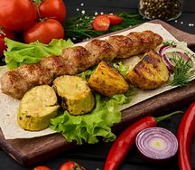 Бизнес-ланч с люля-кебабом из баранины и картофелем