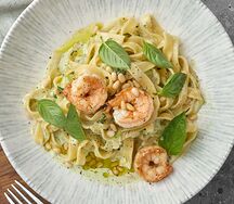 Тальятелле с креветками, цукини и кедровым орехом