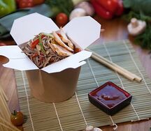 Вок с гречневой лапшой и куриным филе