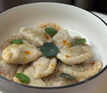 Вареники с капустой и чоризо