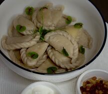 Вареники с картошкой и шкварками