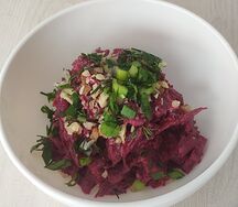 Свекла с чесноком и грецким орехом