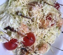Салат Цезарь с креветками