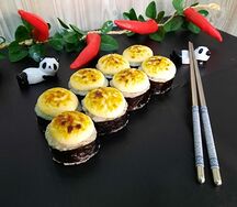 Запеченный ролл с креветкой