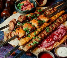 Мясное ассорти на компанию с салатом ачичук