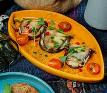 Язычки из баклажанов с домашним сыром, чесноком и томатами черри