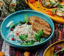 Тартар из копченой говядины с национальной закуской Джонджоли