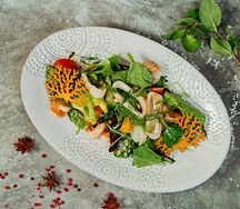 Салат с манго и морепродуктами
