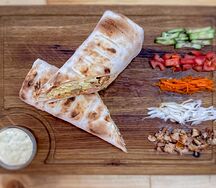 Шаурма на мангале с курицей