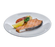 Стейк из лосося с овощами