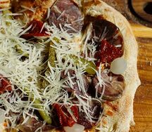 Пицца локальная с кониной