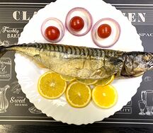 Запечённая скумбрия в углях
