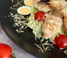 Салат цезарь с курицей