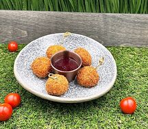 Сырные шарики с халапеньо
