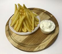 Фри с чесночном соусом