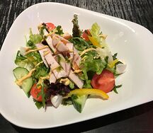 Салат с копчёной курицей